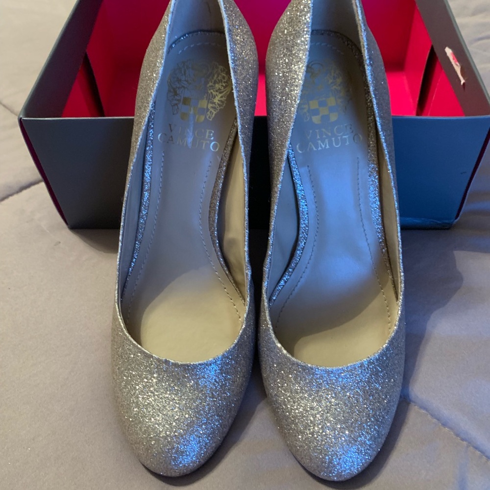 NIB Champagne glitter heels